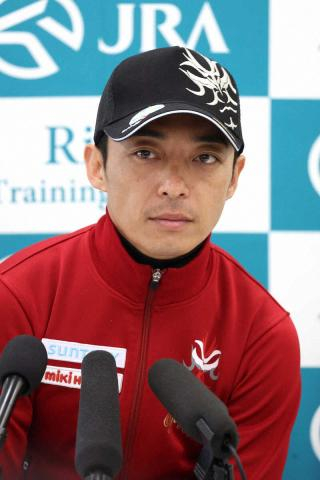 川田将雅　東京3Rゴール後に落馬　乗り替わり