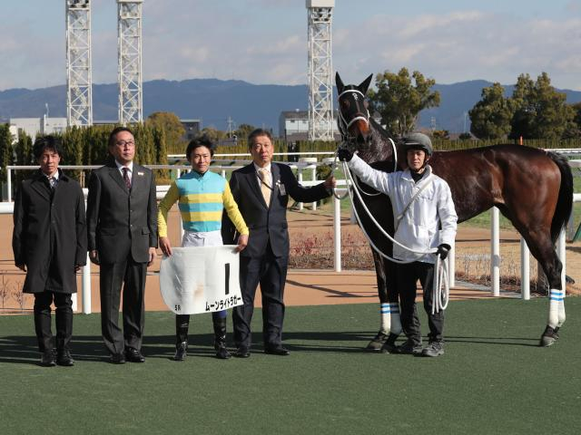 【メイクデビュー京都5Rレース後コメント】ムーンライトラガー荻野琢真騎手ら