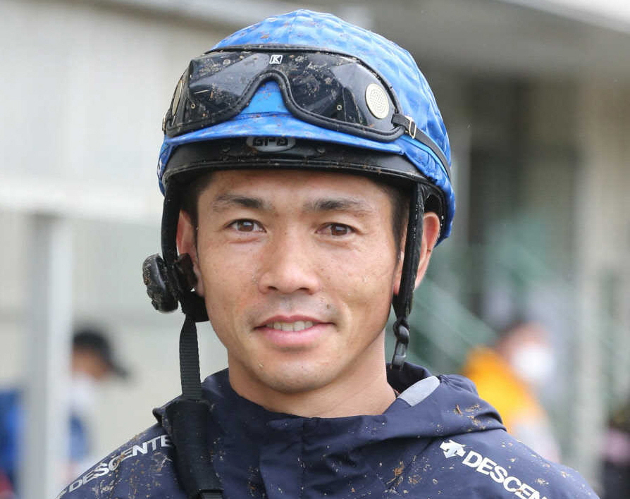 優秀騎手賞＆フェアプレー賞の戸崎圭太「競馬を盛り上げていきたい」中山＆中京で厩舎関係者表彰式