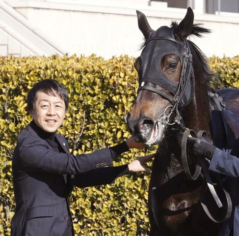 加藤士津八調教師が中山1RでJRA通算100勝達成「父に先に100勝してほしかったです(笑)」