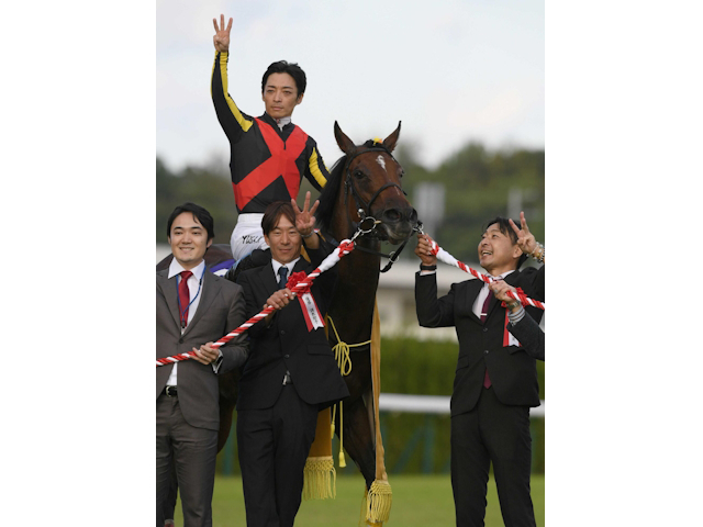 ３冠牝馬リバティアイランドが予後不良で安楽死処置　クイーンエリザベス２世Ｃで競走中止