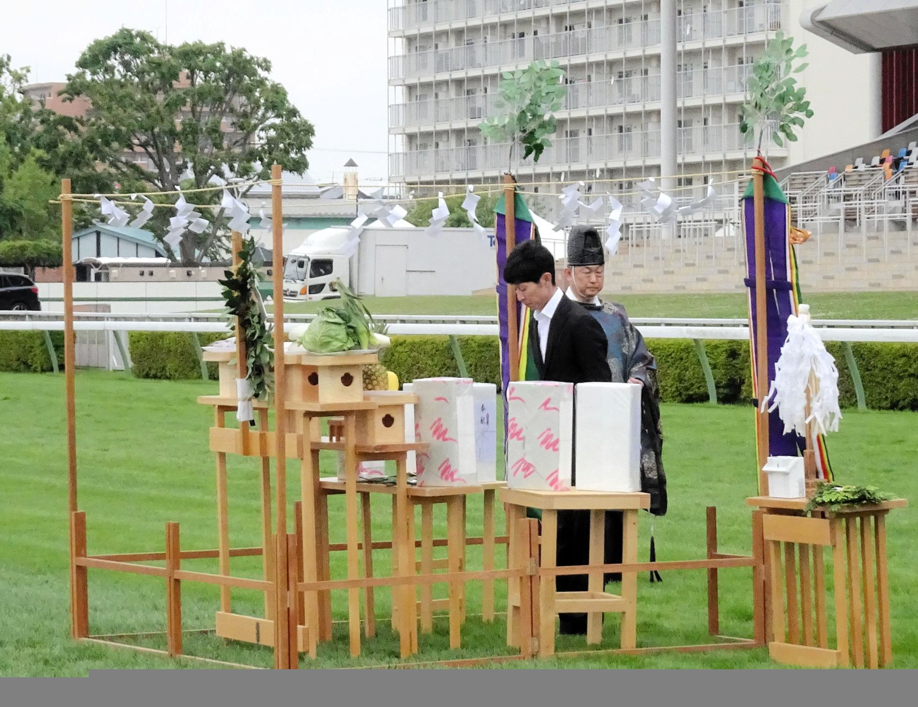 武豊「いい夏にしたい」函館開催へ意気込み　「馬場浄め」「馬頭観音祭」を実施