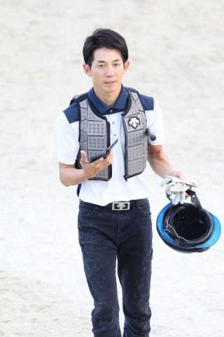 骨折休養中の幸英明騎手　負傷した右足に「ボルト1本とピン5本」「薬が切れると痛みで…」