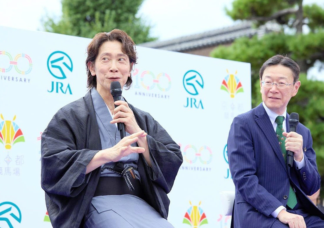 佐々木蔵之介が馬車で舞妓さんと登場　出身地の京ことばを披露　武豊監修カレーは「とんでもなく辛い」　京都競馬場開設１００周年セレモニー
