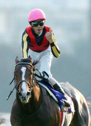 【追憶の菊花賞】04年デルタブルース 岩田康騎手と角居師 競馬の歴史を塗り替えた男たちのG1初制覇