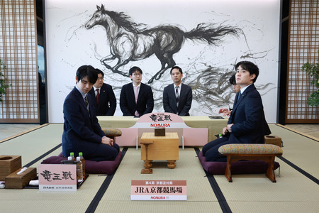 竜王戦第四局、本日京都競馬場にて開催