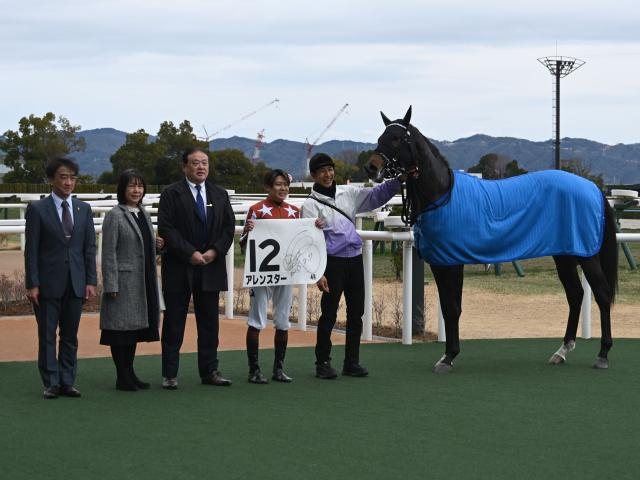 【メイクデビュー京都4Rレース後コメント】アレンスター三浦皇成騎手ら