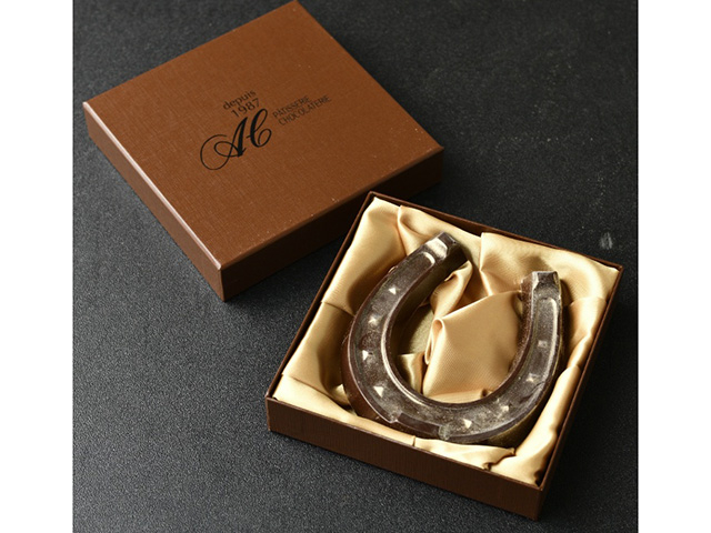 リアルすぎる“食べられる蹄鉄”!? 「午年」のバレンタイン大注目のチョコレートを紹介