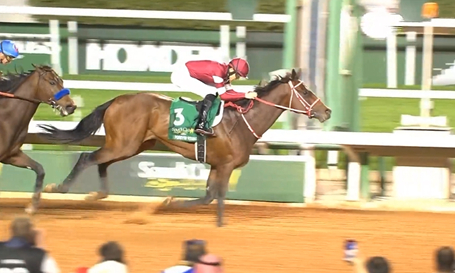 キングアヴドゥルアージーズにフォーエバーヤング銅像建つんやないか　他