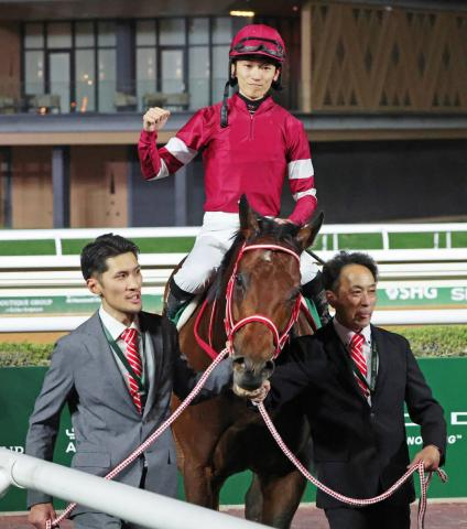 【NARグランプリ2025表彰式】特別表彰馬・フォーエバーヤング　矢作調教師「本当にスゴイ馬」
