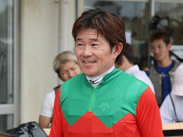 「人気し過ぎ(笑)」初重賞ジグラートの敗戦と大出遅れに…小牧太騎手も珍しく恨み節!?