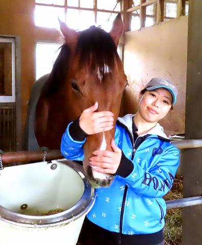 【ファルコンS】アスミルの担当はフレッシュ21歳の横山祐花助手「前走の後、状態は上がってきています」