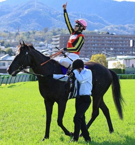 【大阪杯】クロワデュノールV　芝2000メートル施行1972年以来、大外馬番の勝利は初