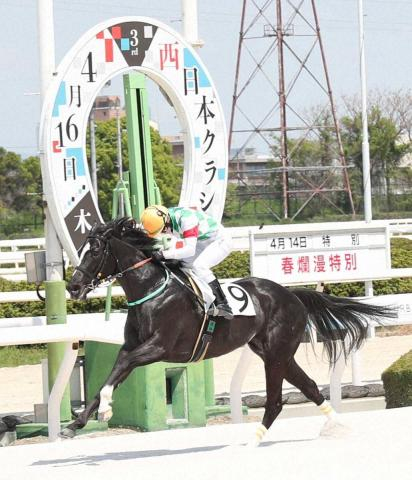 【阪神アーバン競馬】新人・高橋洸佑が4Rで初騎乗初勝利