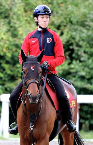 【ヴィクトリアM】闘病中の西山茂行オーナーへ、ニシノティアモ津村明秀騎手が勝利届ける