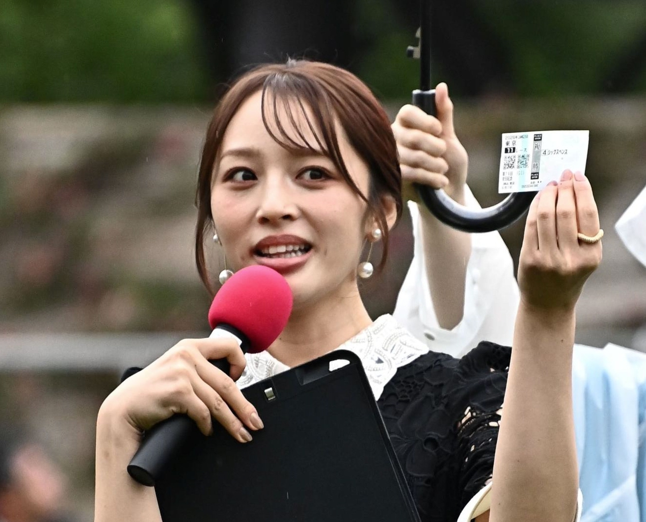 「マジか」「やっぱスタイルすごい」東京競馬場降臨の美女に騒然「エレガントな美しさ」「可憐やわ」