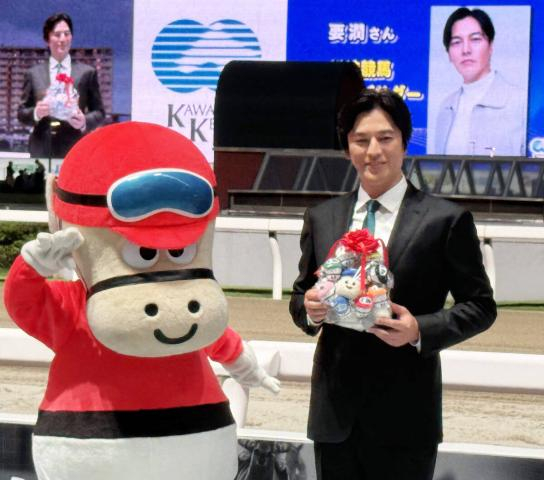 「光秀殿!」川崎競馬場に登場の要潤にネット沸いた「背が高くて格好良かった」「イケメンやな」