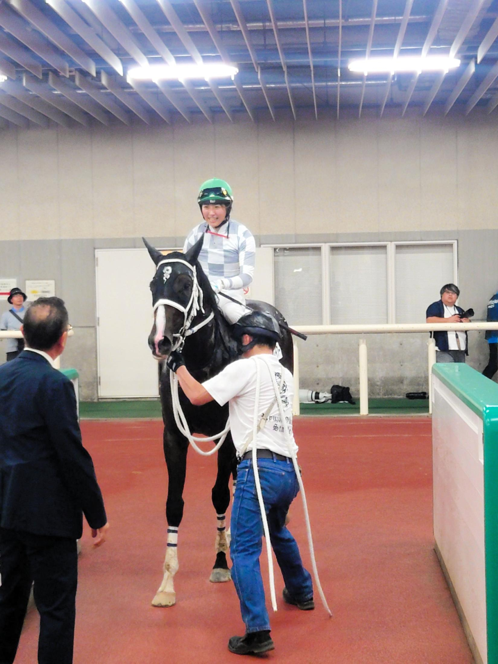【新馬戦】トップレイアー　鮮烈差し切りＶ　今村聖奈「馬の力に感謝したい」　母は京都大賞典など重賞４勝馬