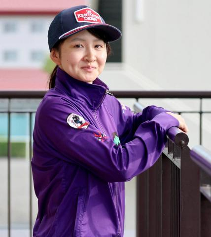 落馬負傷の古川奈穂騎手が札幌競馬場で元気な姿を見せて無事を報告　「今週は乗る予定です」