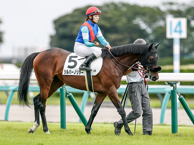 【メイクデビュー中山4Rレース後コメント】シルバーノリダー小林美駒騎手ら