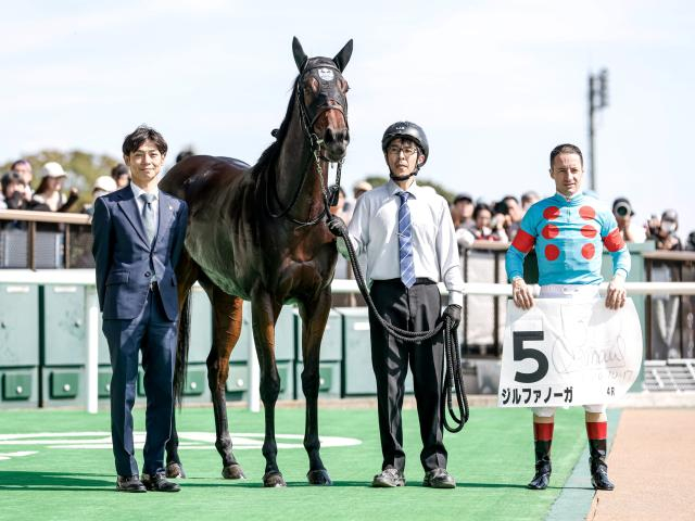 【メイクデビュー東京4Rレース後コメント】ジルファノーガ C.ルメール騎手ら